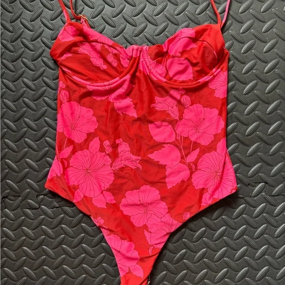 Acacia Swimwear Suki Full Piece Ahunui Pink and Red Floral Swimsuit Medium NWT - Picture 8 of 8